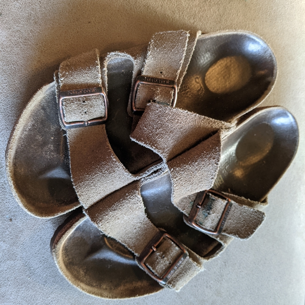 Tan Birkenstock size 38 L7